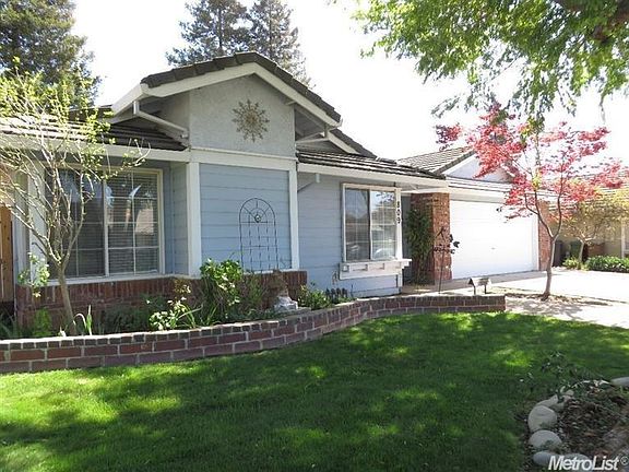 2nd image of 809 Vintage Oak Ave
