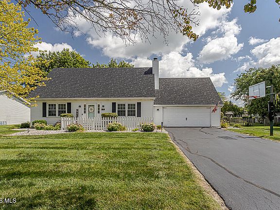 2nd image of 420 Sycamore Ln