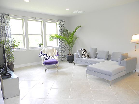 2nd image of 119 Broomsedge Cir
