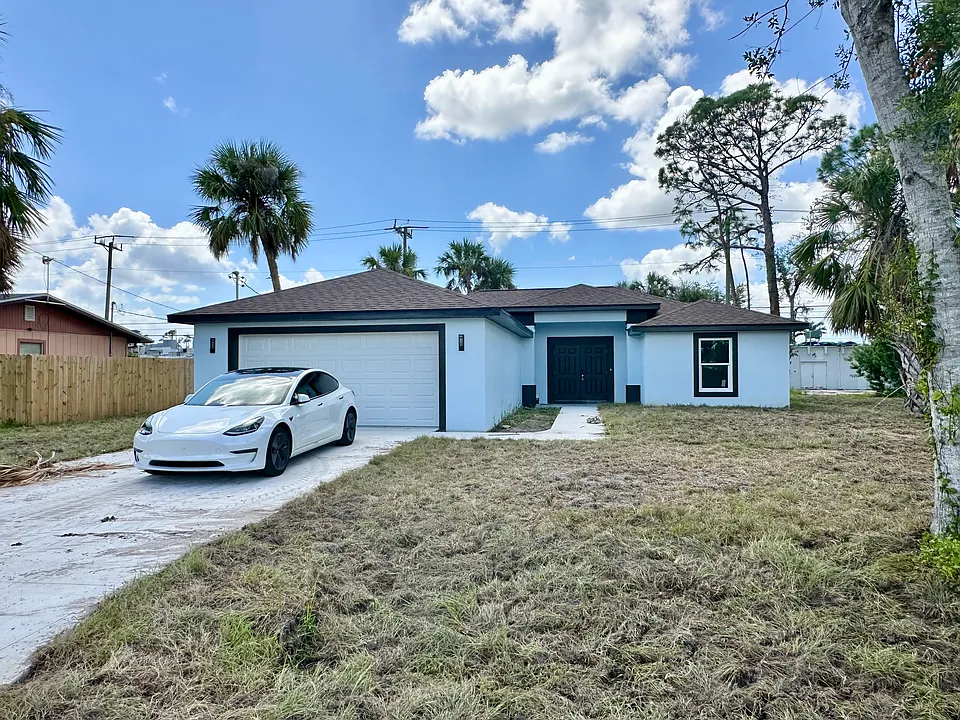 2579 Lakeshore Cir