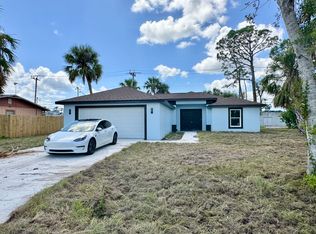 2579 Lakeshore Cir, Port Charlotte, FL 33952