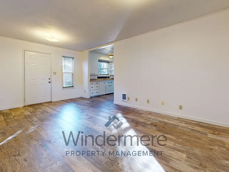 512 Columbia St — Photo 4