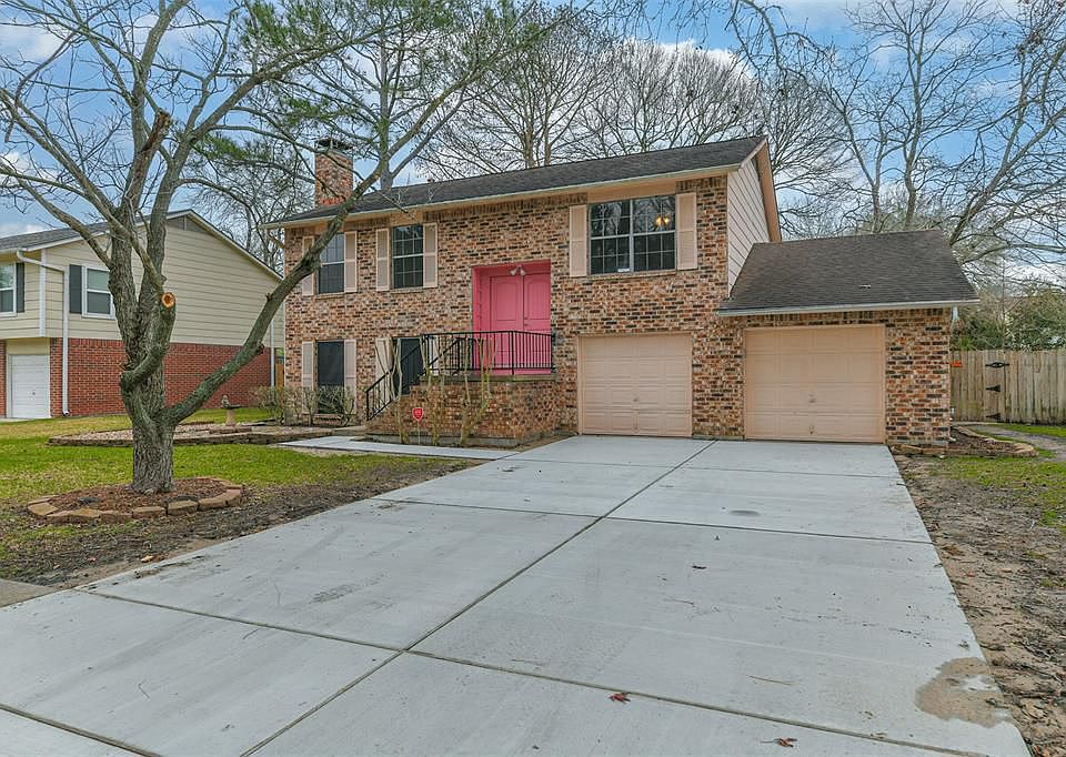 1st image of 329 Gleneagles Dr