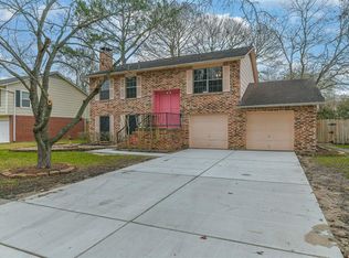 329 Gleneagles Dr, Friendswood, TX 77546