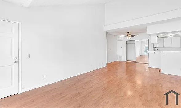 15603 Parthenia St #205 — Photo 2