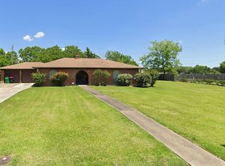 3400 Coachman Dr, Baytown, TX 77521