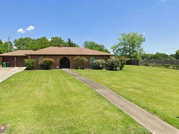 3400 Coachman Dr, Baytown, TX 77521