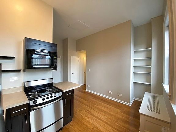 4th image of 520 W Wellington Ave APT 6H