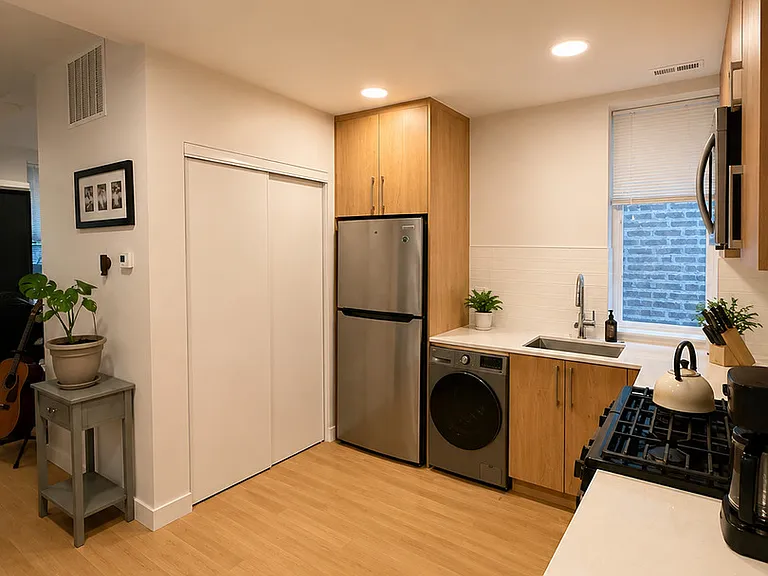 927 N Mozart St #1F — Photo 4