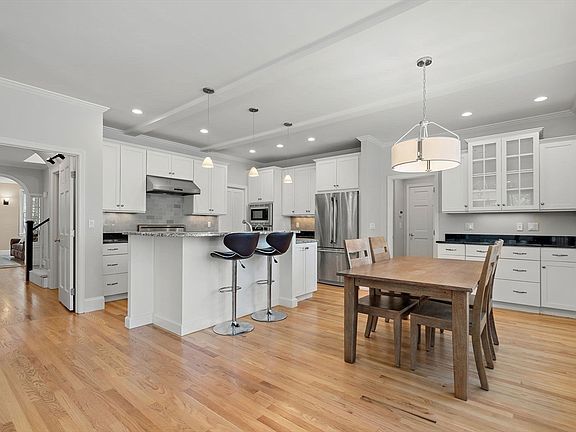 3rd image of 50 Wayside Rd