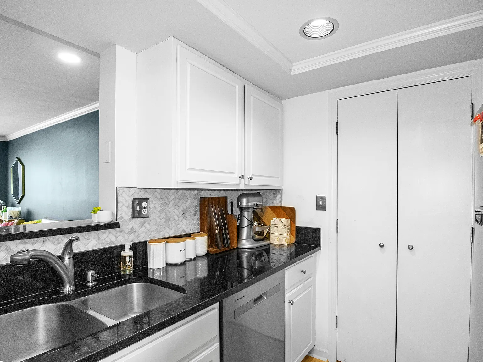 1 bed, 690 sqft, $1,800 — Photo 4