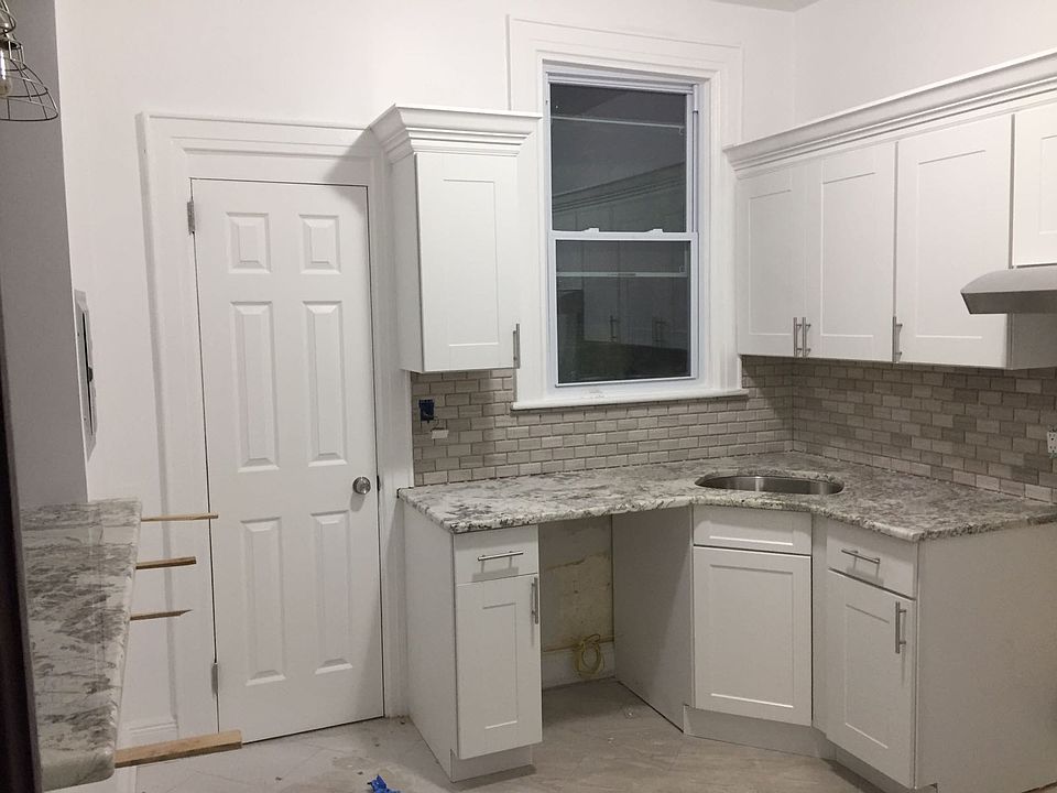 1st image of 27 Thorne St APT 5