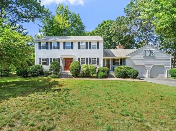 215 Oak Hill Cir, Concord, MA 01742