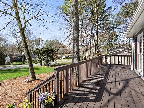 4th image of 117 Driftwood Ln