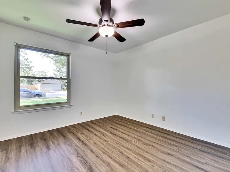 3411 Monument Dr — Photo 10