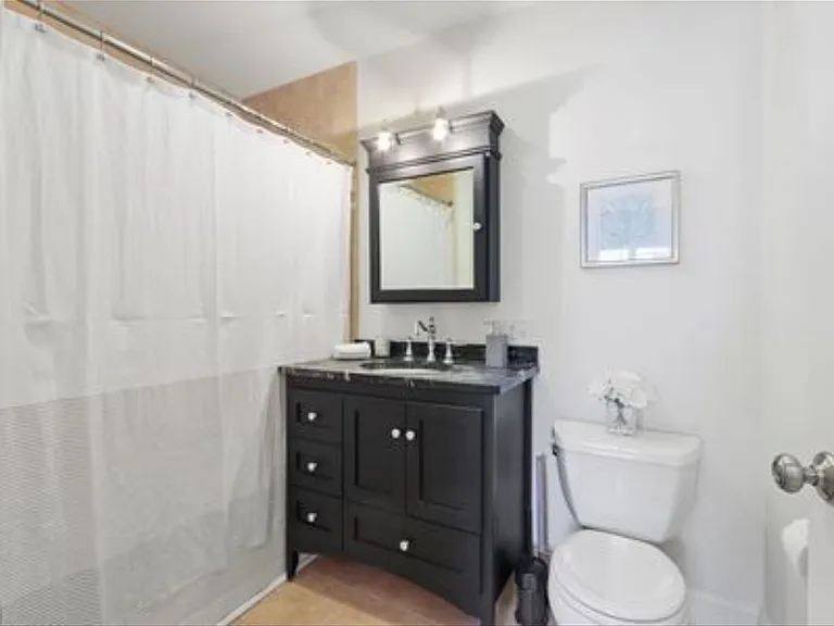 681 E 8th St #2 — Photo 14