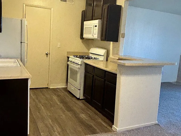 Mirage Apartments — Photo 21
