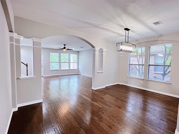 4th image of 2745 Laurel Oak Dr