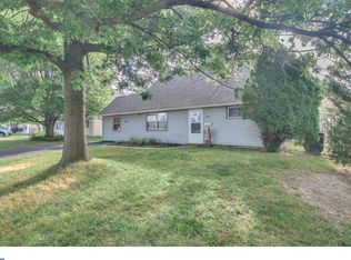 342 Indian Creek Dr, Levittown, PA 19057