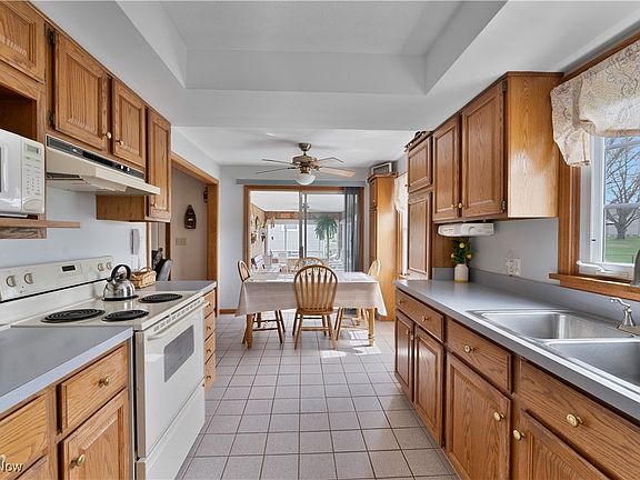 3rd image of 159 Mayflower Dr