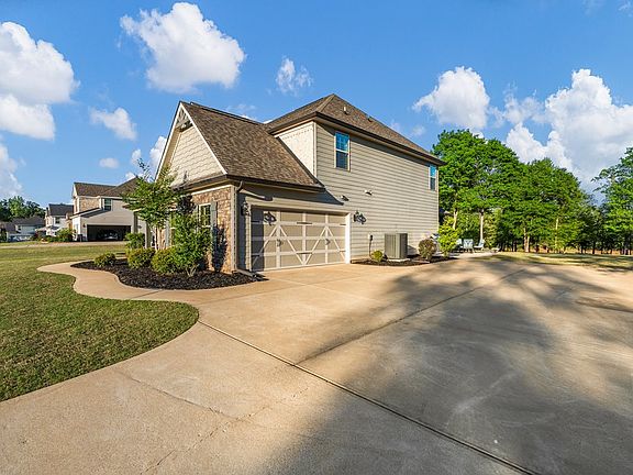 2nd image of 153 SE Abberly Ln