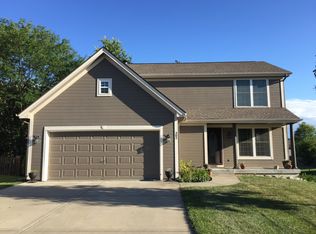 302 Porter Dr, Smithville, MO 64089