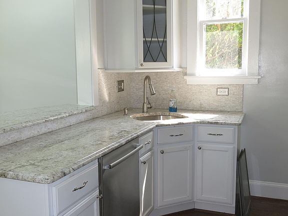 4th image of 15 W Myrtle St