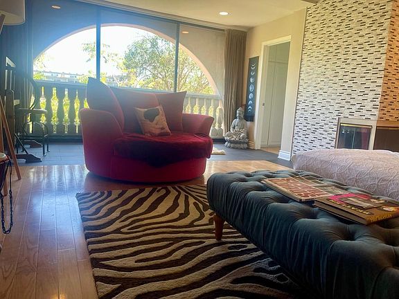 Large Window overlooks Del Rey Lagoon