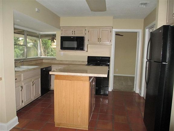 4th image of 1284 Saint Andrews Dr