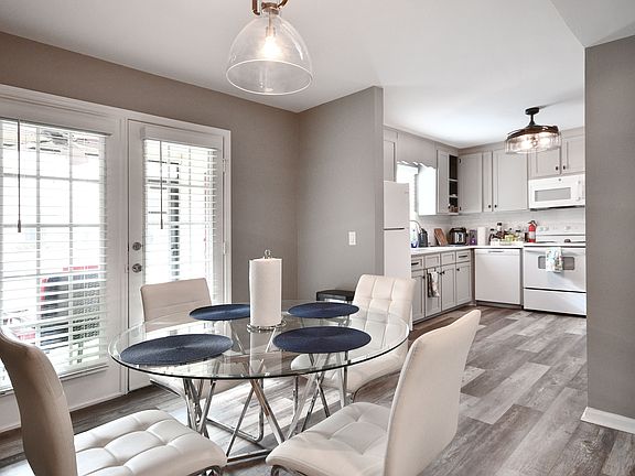 4th image of 6 Birchview St