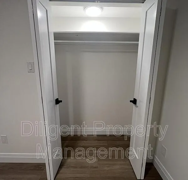 438 Bellevue St #UPPER — Photo 30