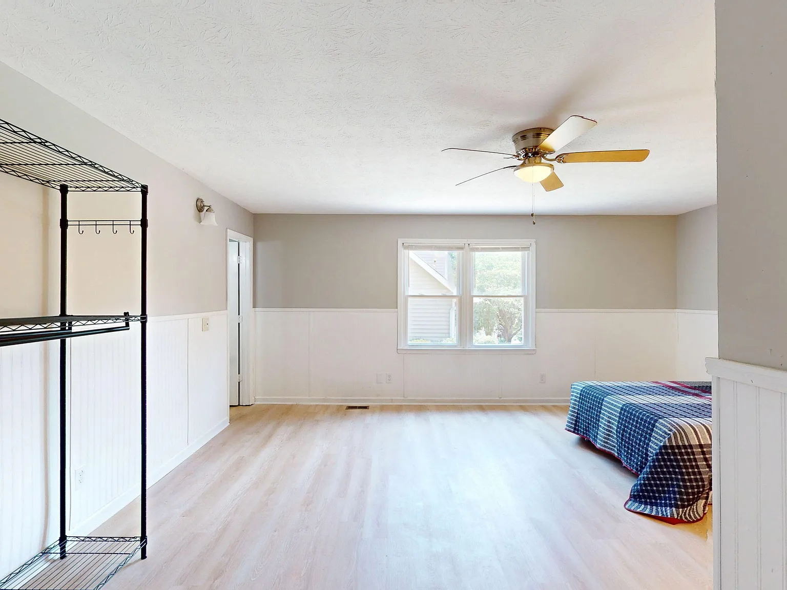 4 bed, 3.0 bath, 2100 sqft, $1,165 — Photo 2