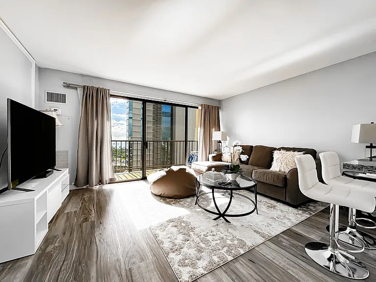 2140 Kuhio Ave #1706 — Photo 5