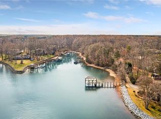 126 Hanes Bee Ln, Mooresville, NC 28117
