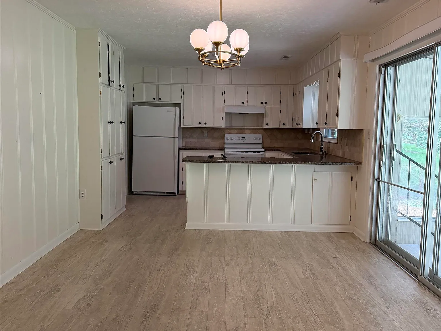 3 bed, 2.0 bath, 2011 sqft, $1,750 — Photo 1