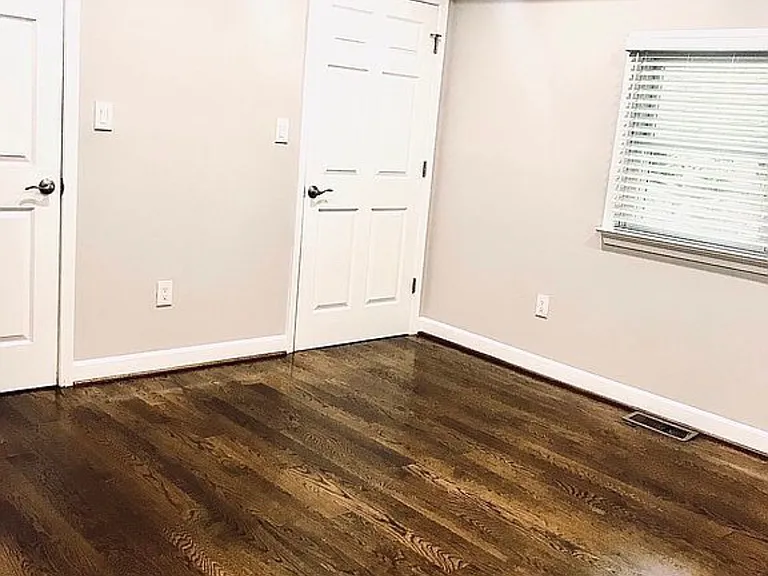 8810 Hawkins Ln — Photo 10