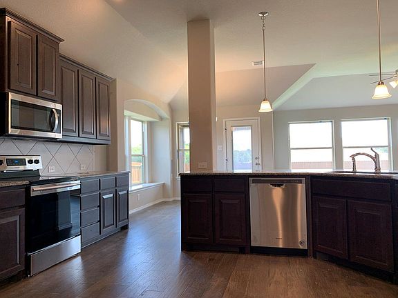 5th image of 105 Cheryl Dr