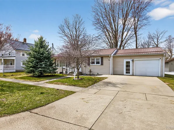 8426 Atwood Dr, Millington, MI 48746