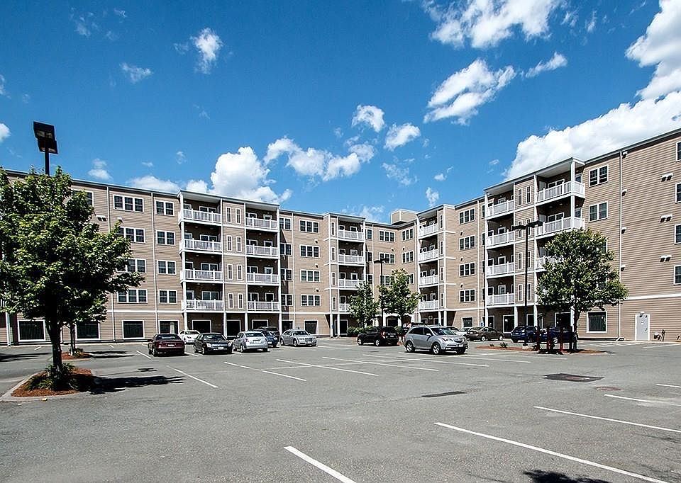 1st image of 8 Walnut St Unit 404