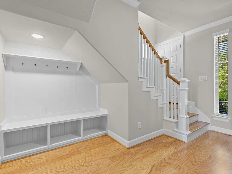 4004 Centre Meadow Way — Photo 6