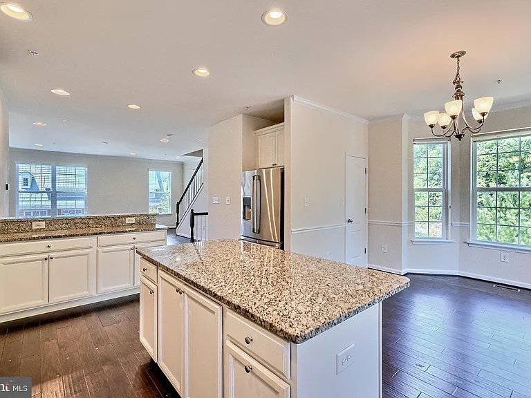 8016 Blue Stream Dr — Photo 11