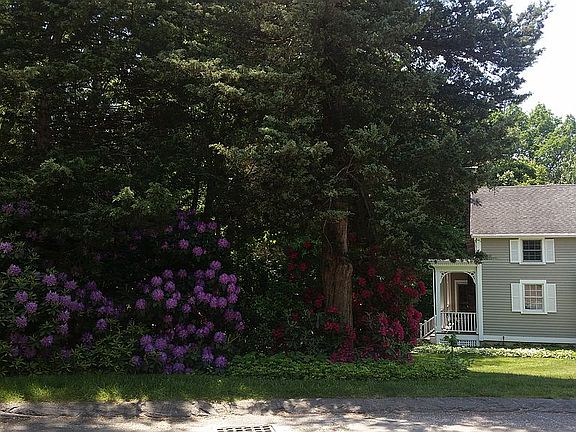 3rd image of 5 Hickory Ln