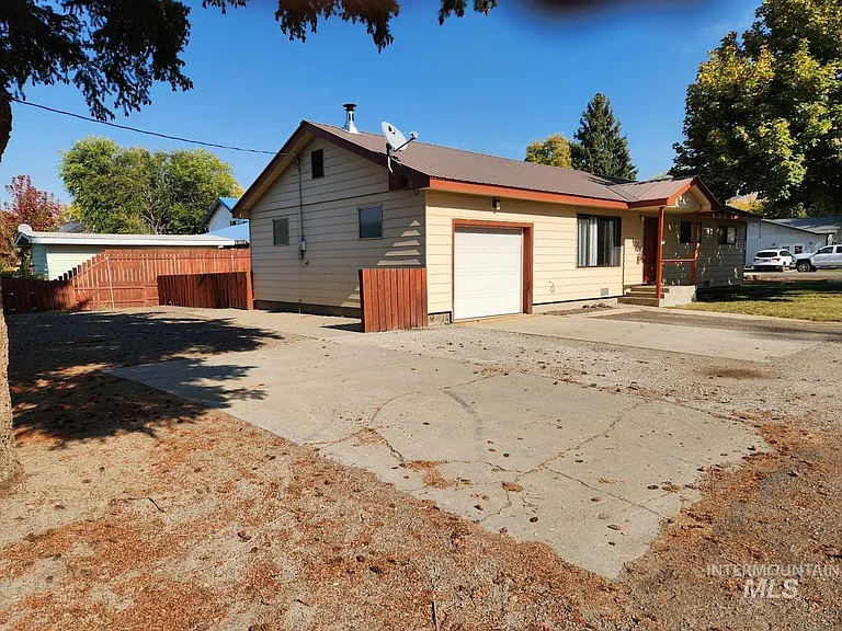 106 E Whiteley Ave — Photo 4