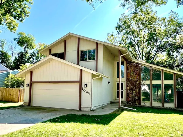 1003 Kountze Memorial Dr, Bellevue, NE 68005