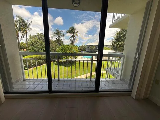 2 bed, 2.0 bath, 1437 sqft, $2,100 — Photo 3