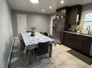 220 Wellington Pl, Edison, NJ 08817