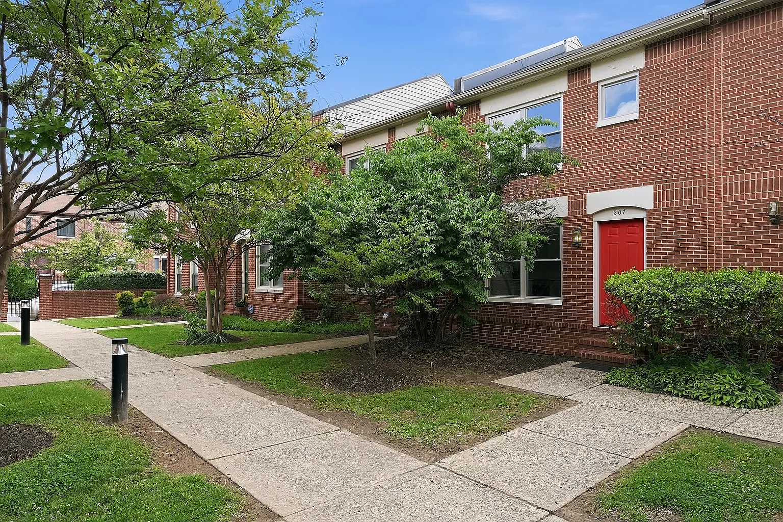 1 bed, 1890 sqft, $900 — Photo 1
