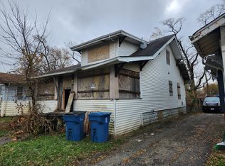 8 E 156th St, Harvey, IL 60426