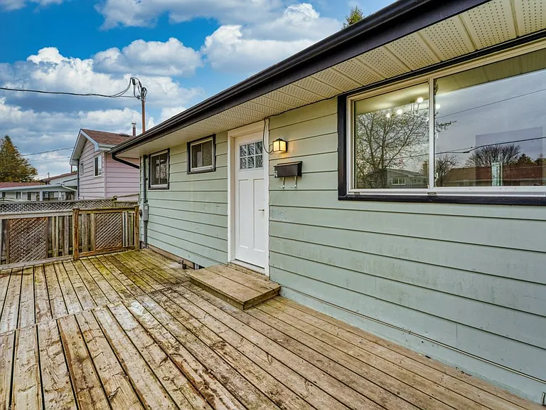 1344 Waverley Cres #2 — Photo 20