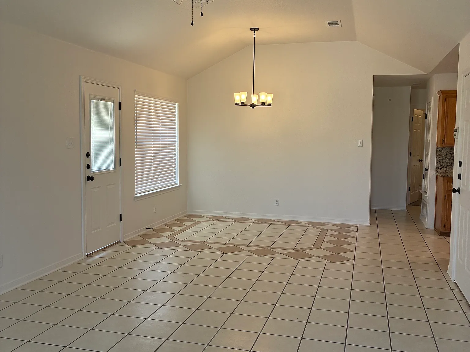 2 bed, 1218 sqft, $1,220 — Photo 2